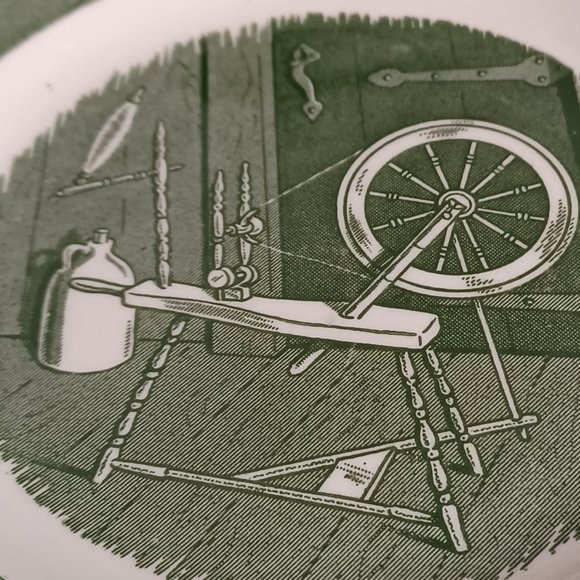 Tea set Colonial homestead green/ by Royal 6 cups, 6 plates , three small plates - Picture 8 of 11